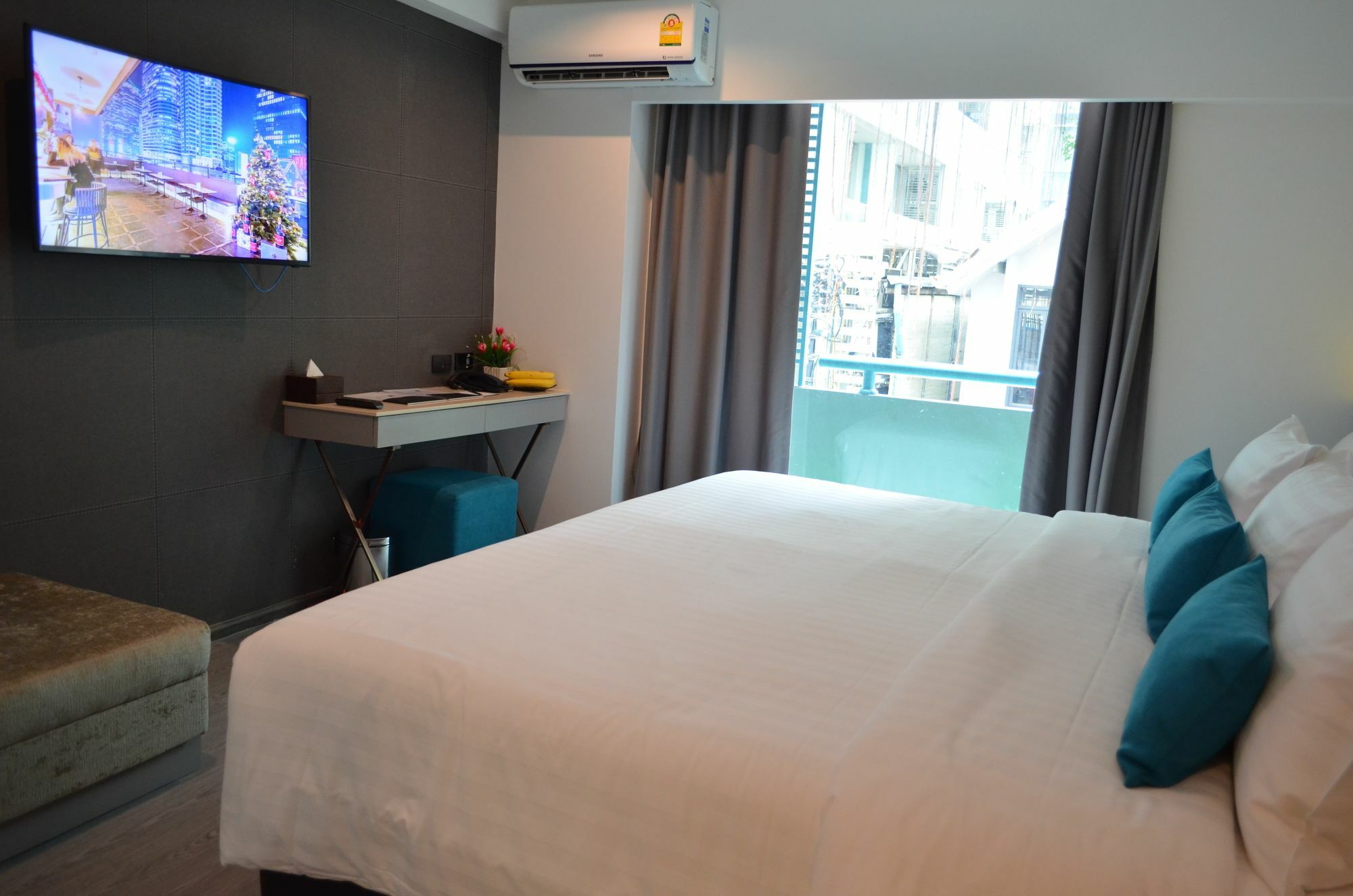 Sora Hotel Silom Bangkok Exterior photo